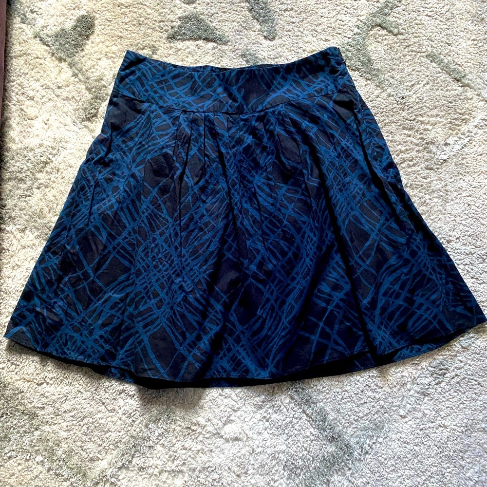 Mossimo black and blue box-pleated skirt